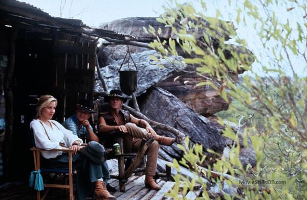 Crocodile Dundee Behind The Scenes with Paul Hogan and Linda 